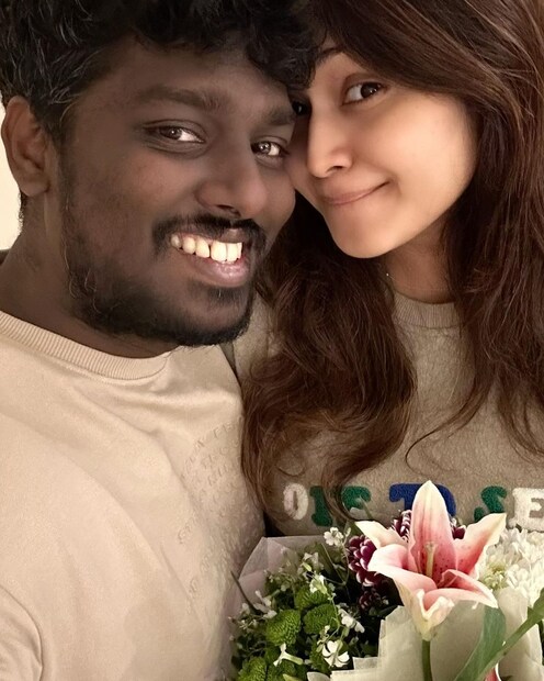  നീണ്ട നാളത്തെ പ്രണയത്തിന് ശേഷമാണ് ഇരുവരും വിവാഹിതരായത്. സംവിധാന സഹായായി ആരംഭിച്ച് പിന്നീട് സൂപ്പര്‍ താരങ്ങളുടെ പ്രിയപ്പെട്ട സംവിധായകനായി അറ്റ്ലി മാറിയതിന് പിന്നില്‍ ഭാര്യ പ്രിയയുടെ പിന്തുണയും ഉണ്ടായിരുന്നു. വിവാഹിതരായി ആദ്യ നാളുകളില്‍ നിറത്തെ ചൊല്ലി മാരക സൈബര്‍ ആക്രമണമാണ് അറ്റ്ലി നേരിട്ടിരുന്നത്.