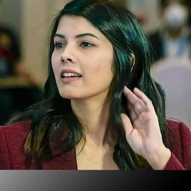 താരലേലത്തിൽ ആരാധകരുടെ മനംകവർന്ന സുന്ദരിയായ ഫ്രാഞ്ചൈസി ഉടമ; ആരാണ് കാവ്യ മാരൻ? താരലേലത്തിൽ ആരാധകരുടെ മനംകവർന്ന സുന്ദരിയായ ഫ്രാഞ്ചൈസി ഉടമ; ആരാണ് കാവ്യ മാരൻ?