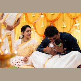 നരെയ്‌ന്റെ പൊന്നോമന മകന് പേരിട്ടു; കാതിൽ പേരുചൊല്ലി താരം