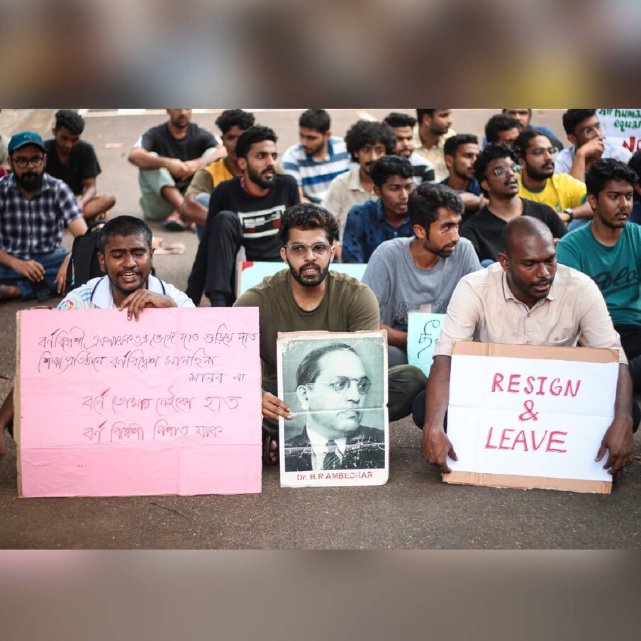  സമരത്തിനിടെ ഐഎഫ്എഫ്കെയിലെത്തിയ വിദ്യാര്‍ത്ഥികള്‍ക്ക് ഇന്‍സ്റ്റിറ്റ്യൂട്ട് താമസ സൗകര്യം നിഷേധിച്ചത് ഏറെ വിവാദമായിരുന്നു. ഉന്നത വിദ്യാഭ്യാസ മന്ത്രി ഇടപെട്ട ശേഷമാണ് വിദ്യാര്‍ത്ഥികള്‍ക്ക് താമസ സൗകര്യമൊരുക്കാന്‍ ഇന്‍സ്റ്റിറ്റ്യൂട്ട് തയ്യാറായത്. എന്നാല്‍ ഇന്‍സ്റ്റിറ്റ്യൂട്ട് ചെയർമാൻ കൂടിയായ അടൂര്‍ ഗോപാലകൃഷ്ണന്‍ വിദ്യാര്‍ത്ഥികളെ പ്രതിസ്ഥാനത്ത് നിര്‍ത്തി  ഡയറ്കടര്‍ ശങ്കര്‍ മോഹനന് അനുകൂലമായ നിലപാടെടുത്തതിനെ തുടര്‍ന്ന് സ്റ്റുഡന്റ്‌സ് കൗൺസിൽ ചെയർമാൻ അടൂര്‍ ഗോപാലകൃഷ്ണന് തുറന്ന കത്തെഴുതികൊണ്ട് രംഗത്തെത്തിയിരുന്നു.
