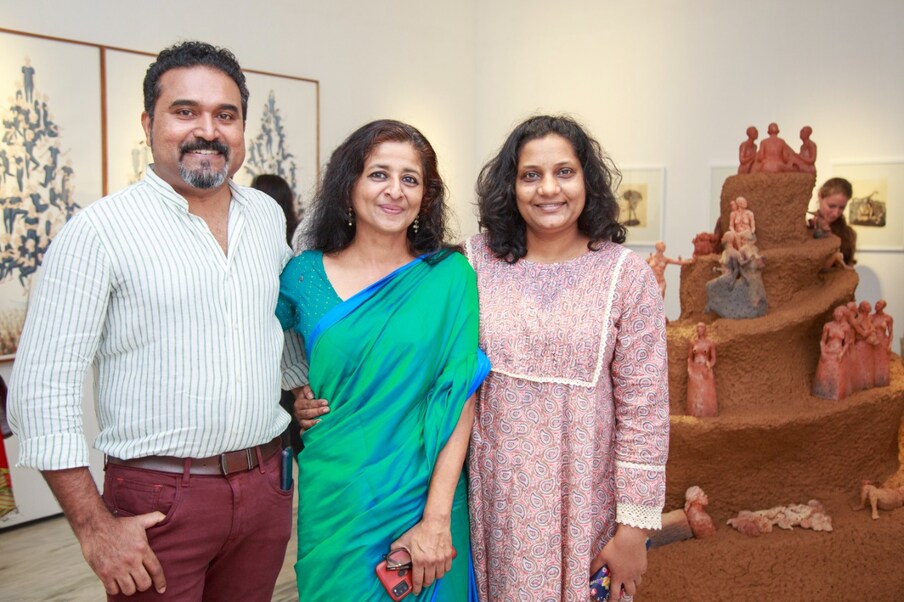  ബിനാലെയുടെ അഞ്ചാം പതിപ്പിന്റെ ഭാഗമായി കേരളത്തിന്റെ സ്വന്തം സമകാല കലാസൃഷ്ടികളുടെ പ്രദര്‍ശനത്തിന് എറണാകുളം ഡര്‍ബാര്‍ ആര്‍ട്ട് ഗാലറിയില്‍ വേദി തുറന്നു. 