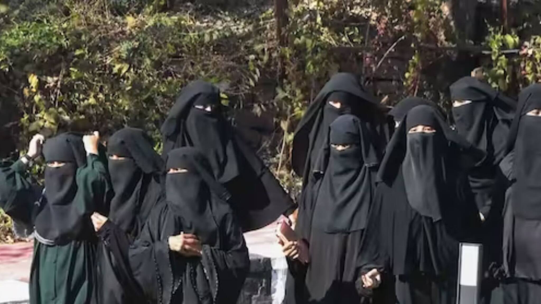 സൗദി അറേബ്യയിൽ മുഖംമുഴുവൻ മറയ്ക്കുന്ന വസ്ത്രം പരീക്ഷാ ഹാളുകളിൽ നിരോധിച്ചു