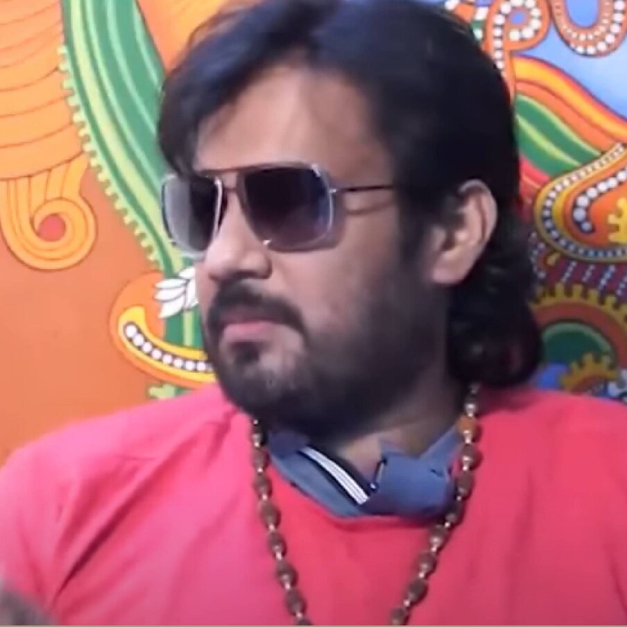 മൂന്നുദിവസത്തിനുള്ളില്‍ ശസ്ത്രക്രിയയുണ്ട്. അപകടമുണ്ട്, എന്നാല്‍ അതിജീവിക്കാനാകുമെന്ന് പ്രതീക്ഷിക്കുന്നു. മുന്നോട്ടുപോകുമെന്ന് വിചാരിക്കുന്നു. പോസിറ്റീവായി മാത്രമേ ചിന്തിക്കുന്നുള്ളൂ'. തനിക്ക് വേണ്ടി പ്രാര്‍ഥിച്ച എല്ലാവര്‍ക്കും നന്ദി പറയുന്നുവെന്നും ബാല വിഡിയോയിൽ പറഞ്ഞു.