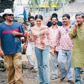 സിനിമാ നടനെന്നോണം ചെറുപ്പമായ ഭാവനയുടെ അച്ഛൻ; ആദ്യ സിനിമയുടെ ഓർമകളിൽ താരം