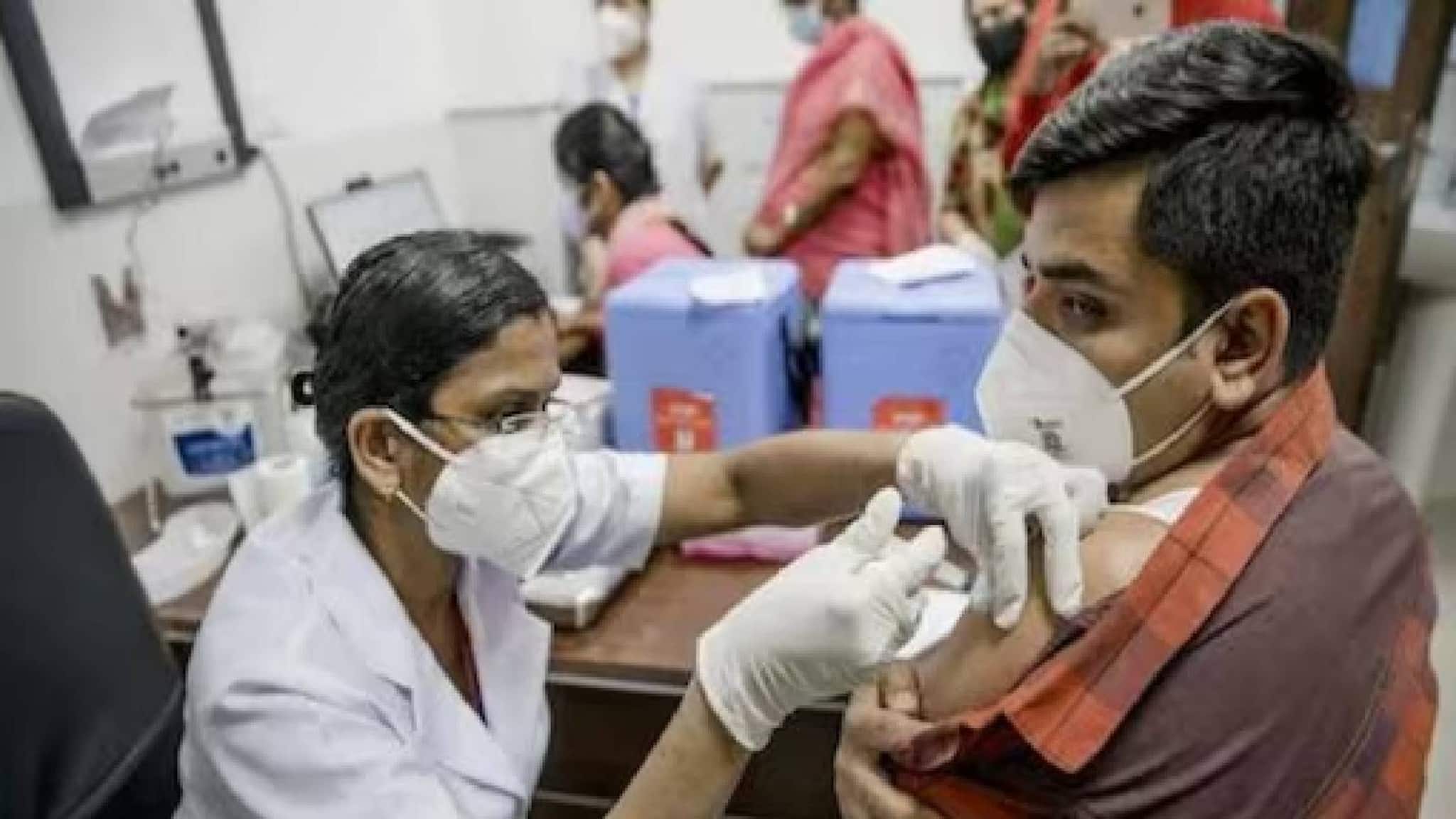 കോവിഡ് കേസുകൾ ഏഴ് ദിവസത്തിനിടെ മൂന്നിരട്ടിയായി ഉയർന്നു; ആരോഗ്യമന്ത്രിമാരുടെ യോഗം ഇന്ന്