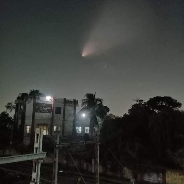  ആണവ വാഹക ശേഷിയുള്ള അഗ്നി-5 ബാലിസ്റ്റിക് മിസൈലിന്റെ രാത്രി പരീക്ഷണം വ്യാഴാഴ്ച നടന്നിരുന്നു. ഒഡീഷയിലെ എപിജെ അബ്ദുൾ കലാം ഐലൻഡിൽ വൈകിട്ട് 5.30നായിരുന്നു വിക്ഷേപണം. മൂന്ന് ഘട്ടങ്ങളുള്ള സോളിഡ്-ഇന്ധനം ഘടിപ്പിച്ച എഞ്ചിനാണ് മിസൈൽ ഉപയോഗിക്കുന്നതെന്നും ഉയർന്ന കൃത്യതയോടെ 5,000 കിലോമീറ്റർ പരിധിയിലുള്ള ലക്ഷ്യങ്ങൾ തകർക്കാൻ മിസൈലിന് കഴിയുമെന്നും റിപ്പോർട്ടുകൾ പറയുന്നു.