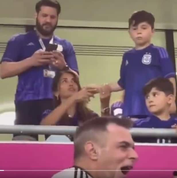 Messi, Messi son, Messi son throwing chew gum, Messi son  Viral Video, Fifa World cup 2022, World cup football 2022, Argentina, Antonela Roccuzzo, മെസി, മെസിയുടെ മകൻ, മെസിയുടെ മകൻ വൈറൽ വീഡിയോ, അർജന്‍റീന, ഫിഫ ലോകകപ്പ്, ലോകകപ്പ് ഫുട്ബോൾ 2022