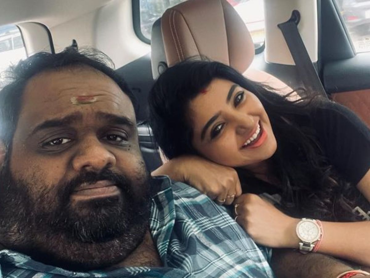  'ഹാപ്പിയാ ഇരുടീ ബൊന്ദ കോഴി' എന്നാണ് രവീന്ദർ ഭാര്യയോട് പറയുന്നത്. ഇതിനു നന്ദി പറഞ്ഞ് മഹാലക്ഷ്മി മറുപടി കൊടുത്തിട്ടുമുണ്ട്