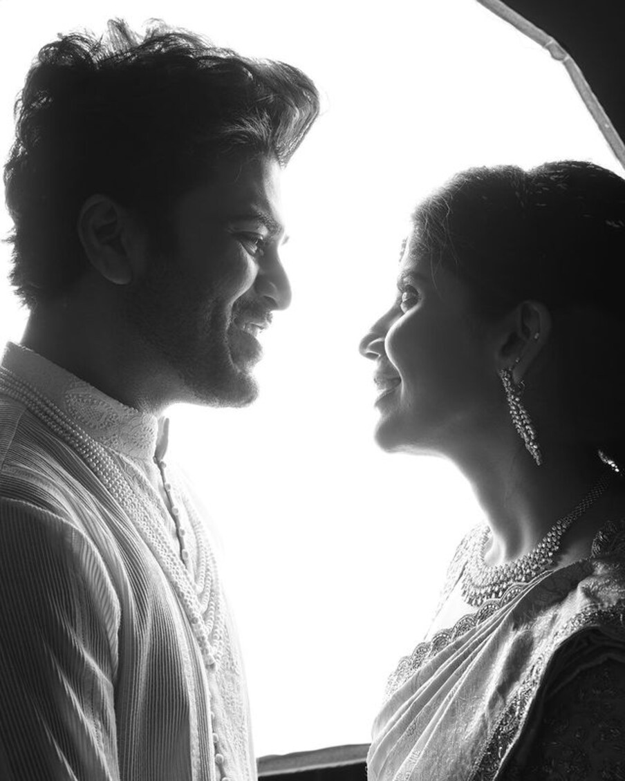  കുടുംബാംഗങ്ങൾക്കും ബന്ധുക്കൾക്കും പുറമേ സിനിമയിലെ അടുത്ത സുഹൃത്തുക്കളുടേയും സാന്നിധ്യത്തിലായിരുന്നു വിവാഹനിശ്ചയം.