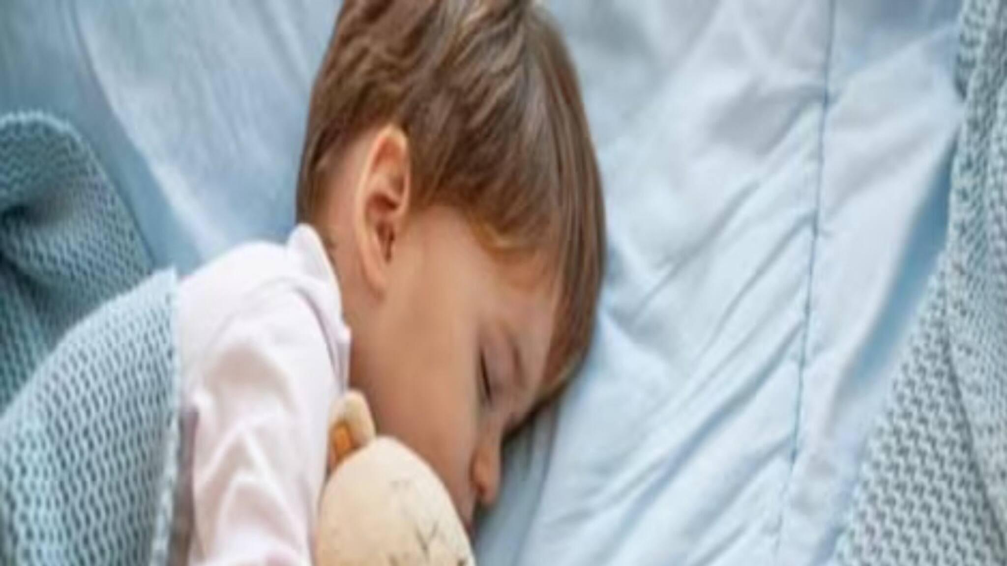 കുട്ടികൾ കിടക്കയിൽ മൂത്രമൊഴിക്കുന്നത് എന്തുകൊണ്ട്? ഈ പ്രശ്നം എങ്ങനെ പരിഹരിക്കാം?