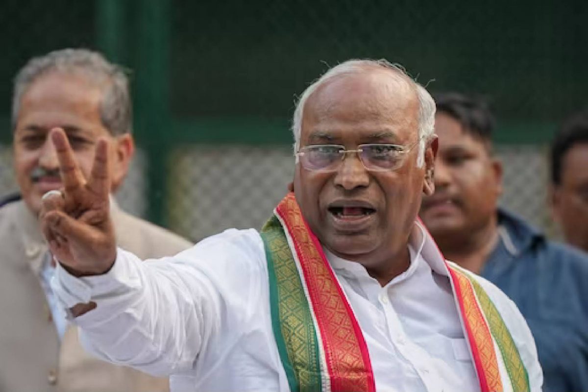 'ജനാധിപത്യത്തിൽ ഒരാളെ ദൈവത്തെ പോലെ കണ്ടാൽ അത് സേച്ഛാധിപത്യമായി മാറും': ബിജെപിയ്‌ക്കെതിരെ മല്ലികാര്‍ജുന്‍ ഖാര്‍ഗെ