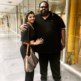 സന്തോഷത്തിന്റെ നാല് മാസങ്ങൾ; ഭർത്താവ് രവീന്ദറിനൊപ്പം പുത്തൻ വിശേഷവുമായി നടി മഹാലക്ഷ്മി സന്തോഷത്തിന്റെ നാല് മാസങ്ങൾ; ഭർത്താവ് രവീന്ദറിനൊപ്പം പുത്തൻ വിശേഷവുമായി നടി മഹാലക്ഷ്മി
