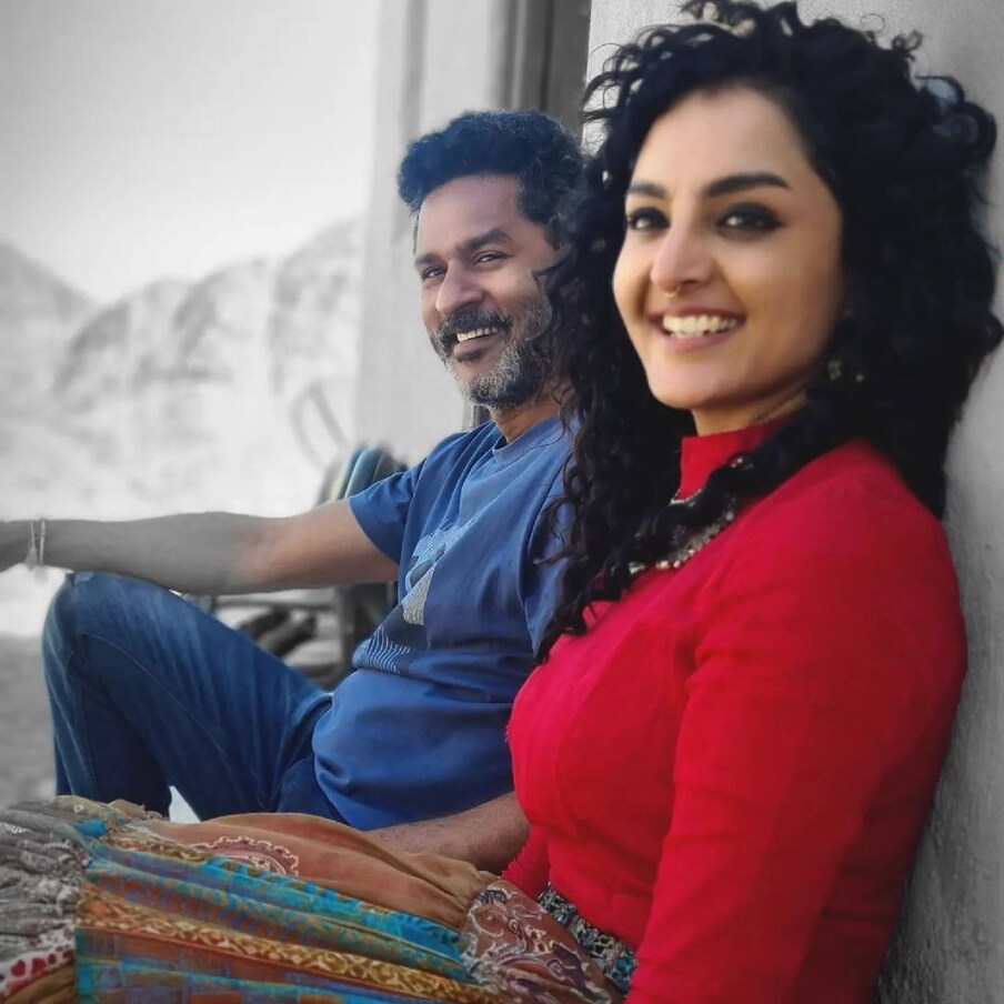  ചിത്രത്തിനായി നടനും നർത്തകനുമായ പ്രഭു ദേവ ചിട്ടപ്പെടുത്തിയ ഡാൻസ് മഞ്ജു പഠിച്ച്‌ അവതരിപ്പിച്ചിരുന്നു. സ്കൂൾ കാലം മുതലേ മഞ്ജുവിന്റെ ആരാധനാപാത്രം കൂടിയാണ് പ്രഭു ദേവ എന്നും അവർ സിനിമയുടെ പ്രചാരണ പരിപാടികൾക്കിടയിൽ വെളിപ്പെടുത്തിയിരുന്നു