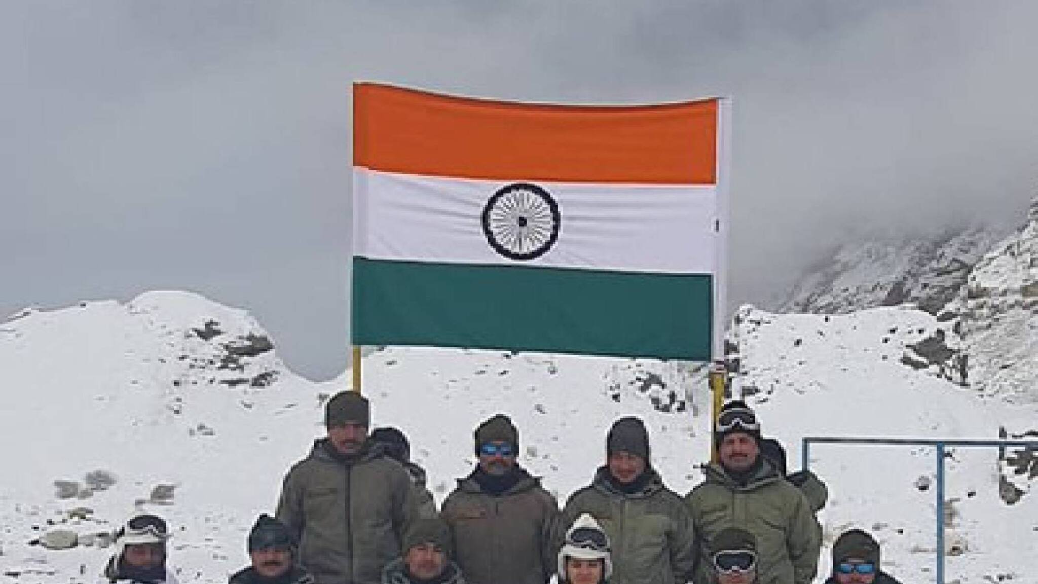 15600 അടി ഉയരത്തിൽ  ആദ്യ വനിതാ ആർമി ഓഫീസർ; സിയാച്ചിനിലെ ദൗത്യം ഏറ്റെടുത്ത് ശിവ ചൗഹാൻ