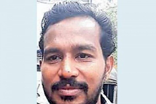  മുട്ടോളം വെള്ളമുള്ള സ്ഥലത്തു നിന്നാണ് അഭിലാഷിനെ അവശനിലയിൽ കണ്ടെത്തിയത്. 