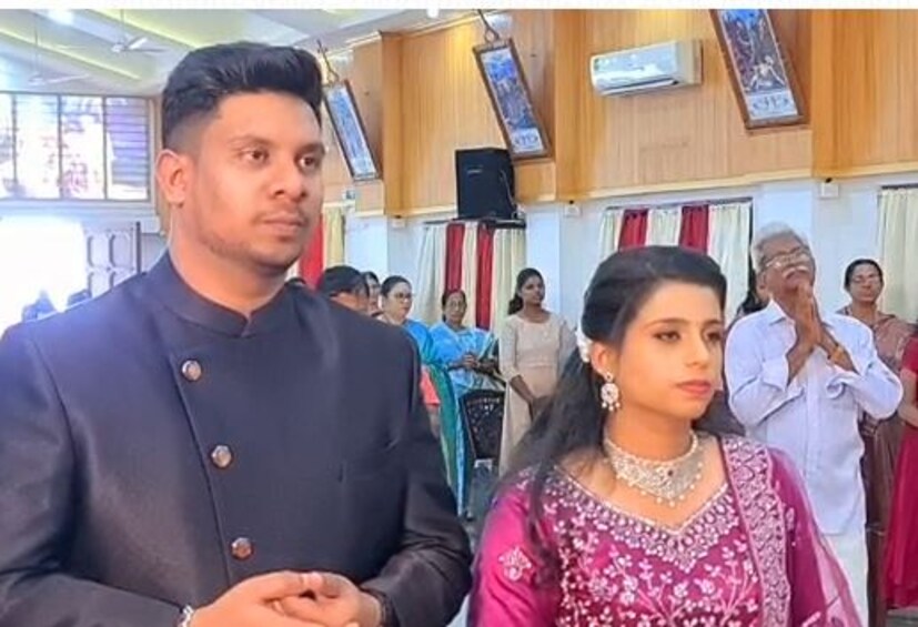   ഇതോടെ മാധ്യമശ്രദ്ധ നേടിയ ഡെലീഷക്ക് തൊഴിൽ വാഗ്ധാനവുമായി ഗൾഫ് കമ്പനികൾ എത്തി. ഗൾഫിൽ ടാങ്കർ ലോറി ഡ്രൈവറായി തൊഴിൽ ചെയ്ത് വരവേയാണ് ജർമ്മൻ കമ്പനിയിൽ ടാങ്കർ ലോറി ഡ്രൈവറായ ഹേൻസനുമായി അടുപ്പത്തിലാകുന്നത്.