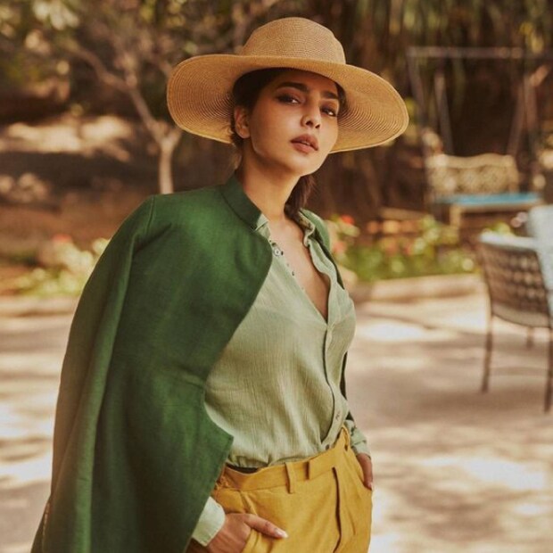  എന്റെ തൊട്ടു മുൻപത്തെ പോസ്റ്റിനെക്കുറിച്ച്. അത് ഈ രീതിയിൽ എത്തിച്ചേരുമെന്ന് കരുതിയില്ല. ഞങ്ങൾ കണ്ടുമുട്ടി. ഒരു ചിത്രം പകർത്തി. മറ്റൊന്നുമില്ല. ഞങ്ങൾ സുഹൃത്തുക്കളാണ്...