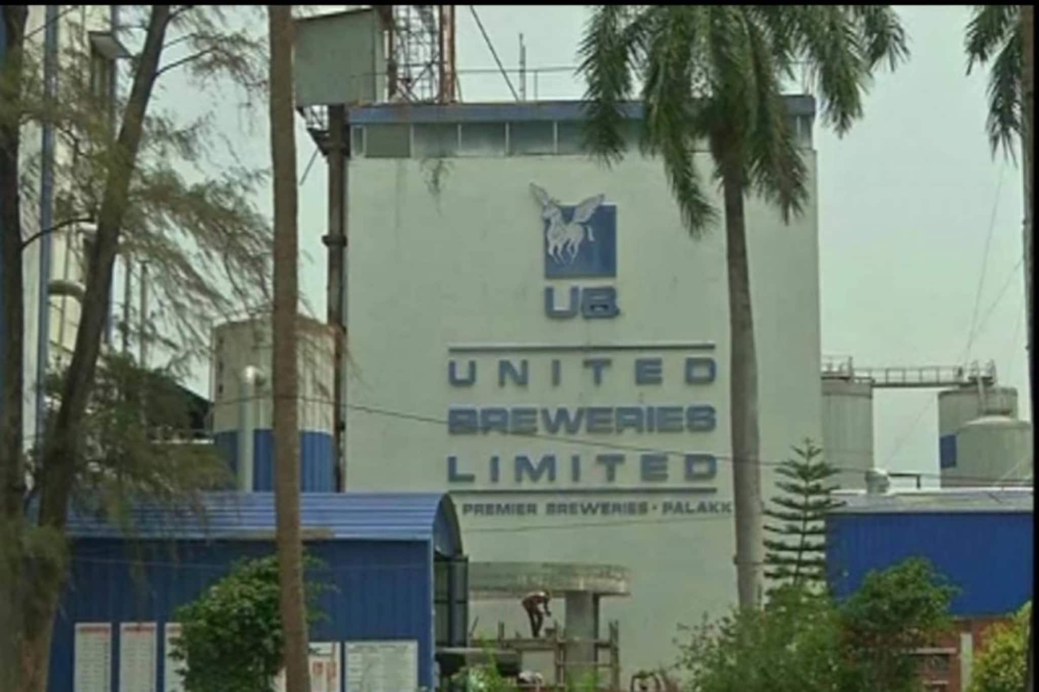 പാലക്കാട് കഞ്ചിക്കോട്ടെ ബിയർ കമ്പനിയിൽ നിന്നും ആറു കെയ്സ് ബിയർ കടത്തിയ എക്സൈസ് ഉദ്യോഗസ്ഥന് സസ്പെൻഷൻ