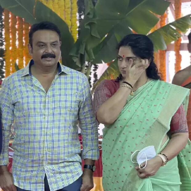  'ഞങ്ങൾ വിവാഹിതരായപ്പോൾ ഇനിയൊരു വിവാഹമോചനം ഉണ്ടാകില്ല എന്നു ഞാൻ അദ്ദേഹത്തോട് പറഞ്ഞു. നിങ്ങൾ ഇതിനകം രണ്ടുതവണ വിവാഹിതനായിരിക്കുന്നു, എന്തെങ്കിലും തെറ്റ് സംഭവിക്കുകയാണെങ്കിൽ, വിവാഹമോചനം ഉണ്ടാകില്ല. അദ്ദേഹത്തിന്റെ പരസ്ത്രീ ബന്ധങ്ങൾ ഉൾപ്പെടെ എല്ലാം എനിക്കറിയാം. ഞാൻ അദ്ദേഹത്തിന് ഒരു അമ്മയെപ്പോലെയായിരുന്നു,' എന്ന് രമ്യ