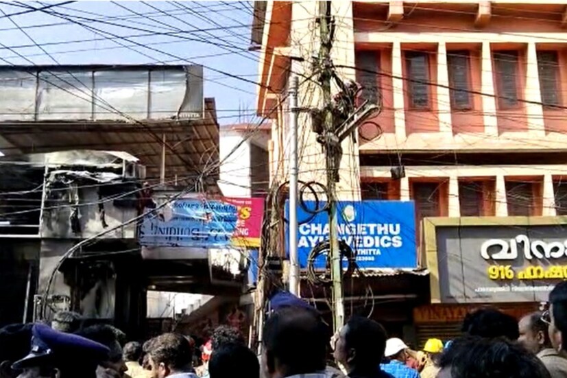  നിലവിലെ സാഹചര്യം മുൻ നിർത്തി ഇത്തരം സ്ഥാപനങ്ങൾ സംബന്ധിച്ചും കൃത്യമായ വിവരങ്ങൾ ശേഖരിക്കാൻ വിവിധ വകുപ്പുകൾക്ക് ജില്ലാ ഭരണകൂടം നിർദേശം നൽകിയിട്ടുണ്ട്.