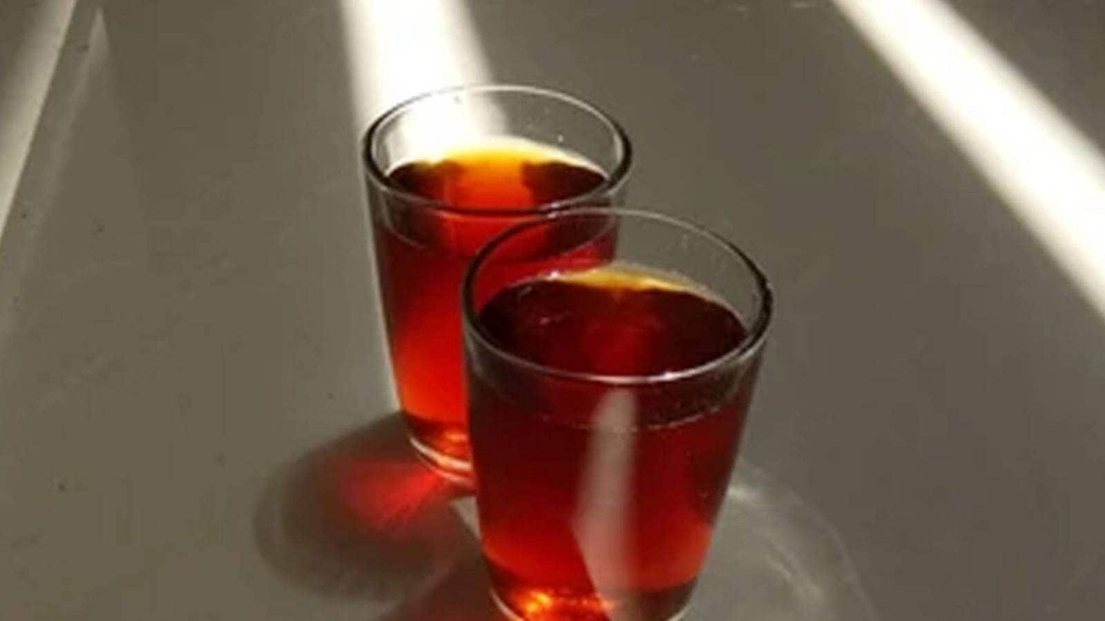 A wonderful tea that immediately turns into black tea when steeped in green water;  Hotel closed in Ernakulam