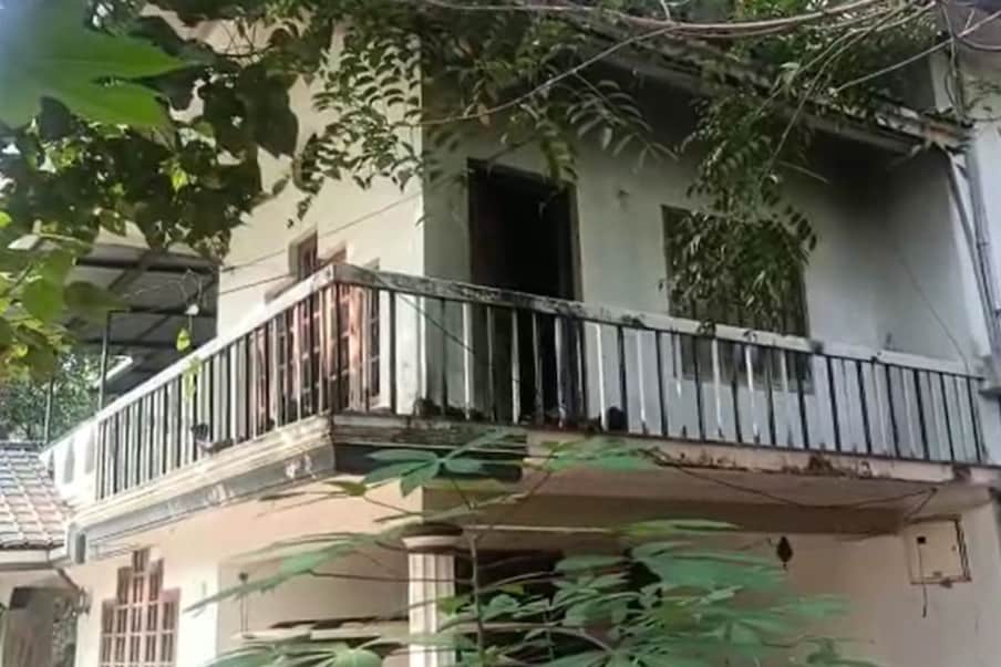  മൂന്നുപേരുടെയും മൃതദേഹങ്ങൾ കത്തിക്കരിഞ്ഞ നിലയായിരുന്നു. വീടിനു മുകളിലെ ബാൽക്കണിയിലാണ് മൂന്നു മൃതദേഹങ്ങളും കിടന്നിരുന്നത്.
