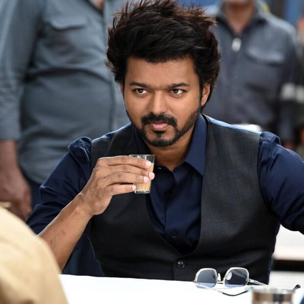  വിജയ്‌യുടെ വിക്കിപീഡിയ പേജിൽ ഗംഭീര എഡിറ്റിംഗ് ആണ് നടത്തിയത്. ഇതിൽ 1999 മുതൽ 2022 വരെ സംഗീത അദ്ദേഹത്തിന്റെ ഭാര്യയായിരുന്നു എന്ന് രേഖപ്പെടുത്തി. യുവ മലയാളി നടിയുമായുള്ള പ്രണയവും, വിജയ്‌യ്ക്കു മൂന്നു മക്കളുണ്ട് എന്നും എഡിറ്റ് ചെയ്തു മാറ്റി