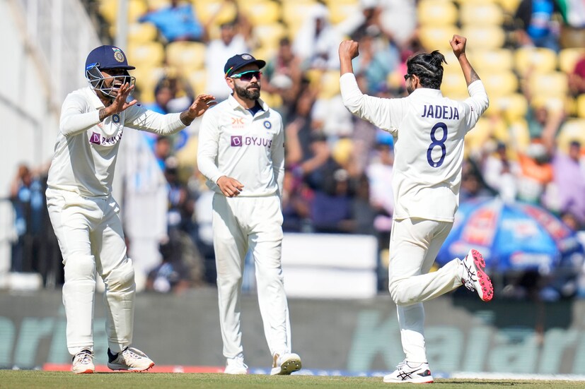 India's Ravindra Jadeja, right, celebrates the wicket of Australia's Peter Handscomb during the first day of the first cricket test match between India and Australia in Nagpur, India, Thursday, Feb. 9, 2023. (AP Photo)