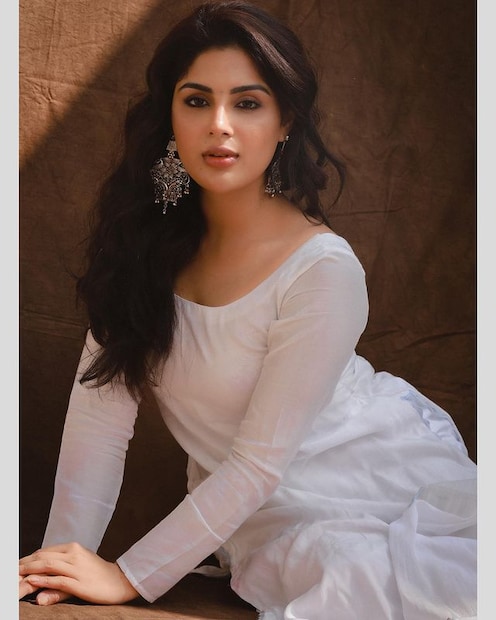  നേരത്തേ മുതൽ തന്നെ ഇതിനെ കുറിച്ച് ചിന്തിച്ചിരുന്നു. സ്കൂളിൽ ചേർക്കുമ്പോൾ ഔദ്യോഗിക ആവശ്യങ്ങൾക്ക് പേരിനൊപ്പം സർനെയിം ആവശ്യമാണ്. അന്ന് അതിനെ കുറിച്ച് കൂടുതൽ ആലോചിച്ചിരുന്നില്ല.