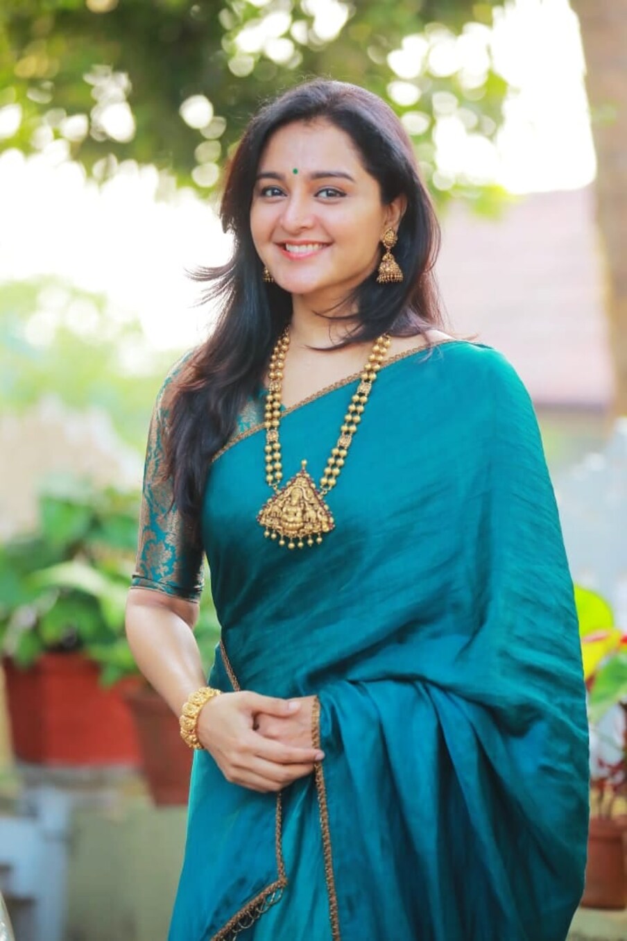  സിനിമയിലെ നീണ്ട നാളത്തെ ഇടവേളയ്ക്ക് ശേഷം ഹൗ ഓൾഡ് ആർ യു എന്ന ചിത്രത്തിലൂടെ ​ഗംഭീര തിരിച്ചുവരവ് നടത്തിയ താരം മലയാളത്തിന് പുറമെ തമിഴിലും ഇപ്പോള്‍ സജീവമാണ്. ധനുഷിനൊപ്പം അസുരനില്‍ തിളങ്ങിയ താരം അജിത്തിനൊപ്പം തുനിവ് എന്ന ചിത്രത്തിലും അഭിനയിച്ചു.