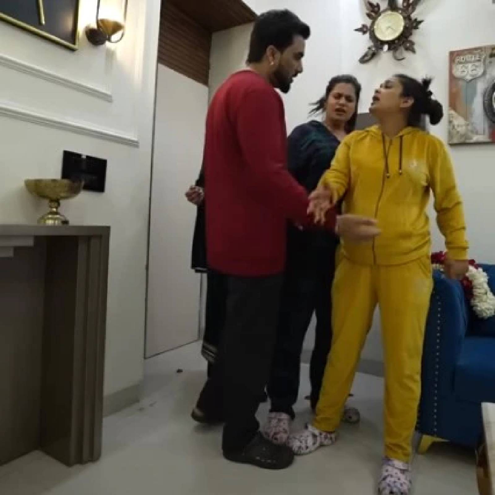  കുഞ്ഞിന്റെ പിറവിയെത്തുടർന്ന് ഫാൻസും ഫോളോവേഴ്‌സും അർമാൻ മാലിക്കിനും കുടുംബത്തിനും ആശംസ അറിയിച്ചു. ഇരുവരും ഒന്നിച്ചു ഗർഭിണികളായ വേളയിൽ അർമാൻ ഒരു പ്രാങ്ക് ഒപ്പിക്കുകയും ചെയ്തിരുന്നു