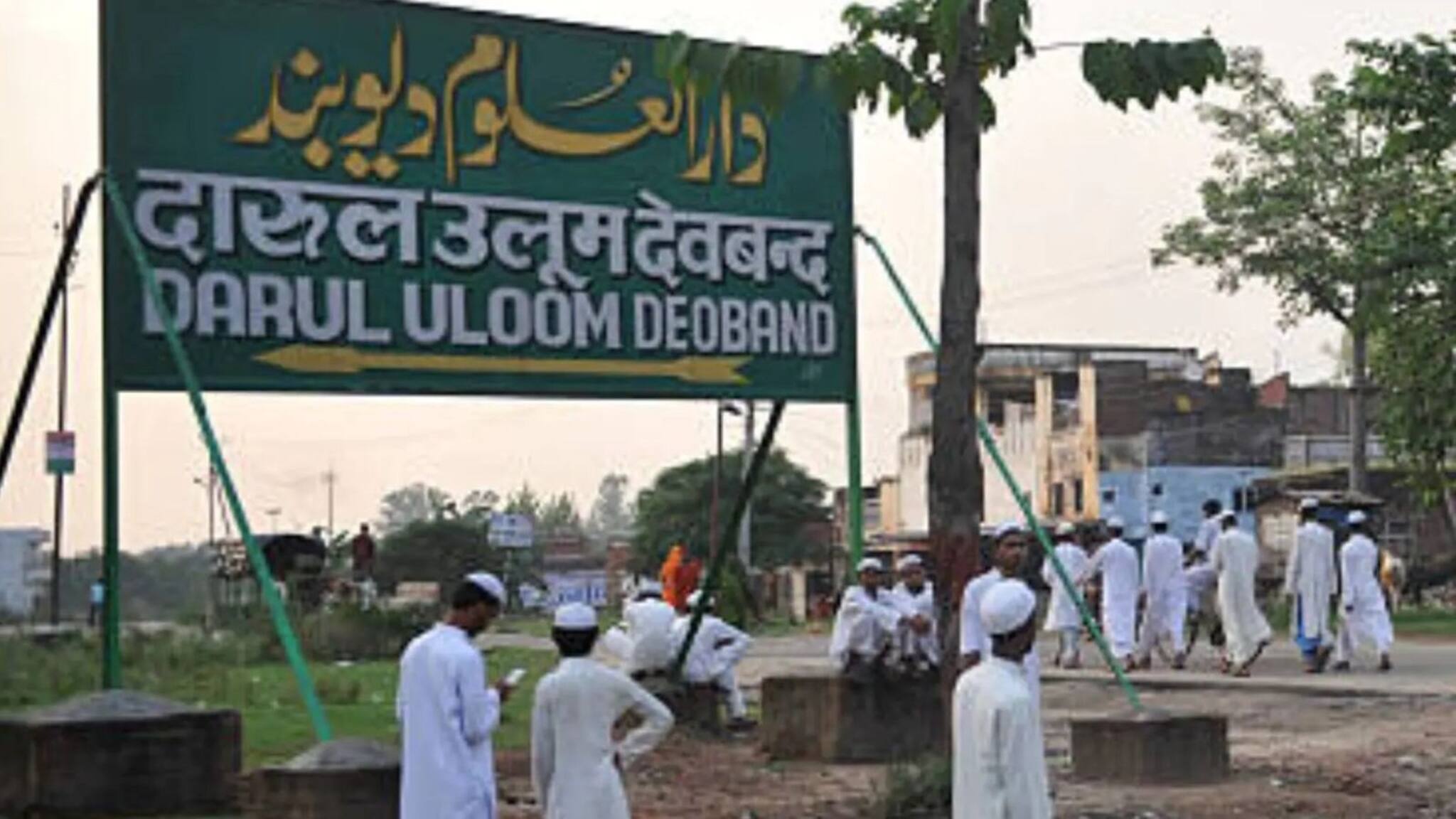 'താടിയും മുടിയും വടിക്കുന്നത് ഹറാം'; ഫത്വയുമായി ദാറുൽ ഉലൂം ദേവ്ബന്ദ്; നാലു വിദ്യാർത്ഥികളെ പുറത്താക്കി