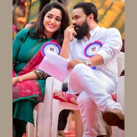 Dileep | Kavya | കാവ്യയോടൊരു സ്വകാര്യം; സ്കൂളിൽ അതിഥികളായി ദിലീപും കാവ്യാ മാധവനും