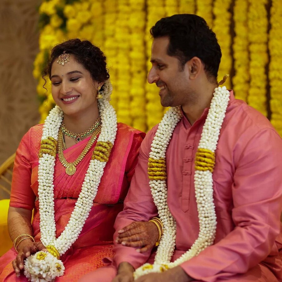  തന്റെ ഏറ്റവും നല്ല സുഹൃത്താണ് ഭർത്താവ് ജോൺ കൊക്കൻ എന്ന് പൂജ പറയാറുണ്ട്. മലയാള ചലച്ചിത്ര താരങ്ങൾ ഉൾപ്പെടെ ജോണിനും പൂജയ്ക്കും ഇൻസ്റ്റഗ്രാം പോസ്റ്റിൽ ആശംസ അറിയിച്ചിട്ടുണ്ട്