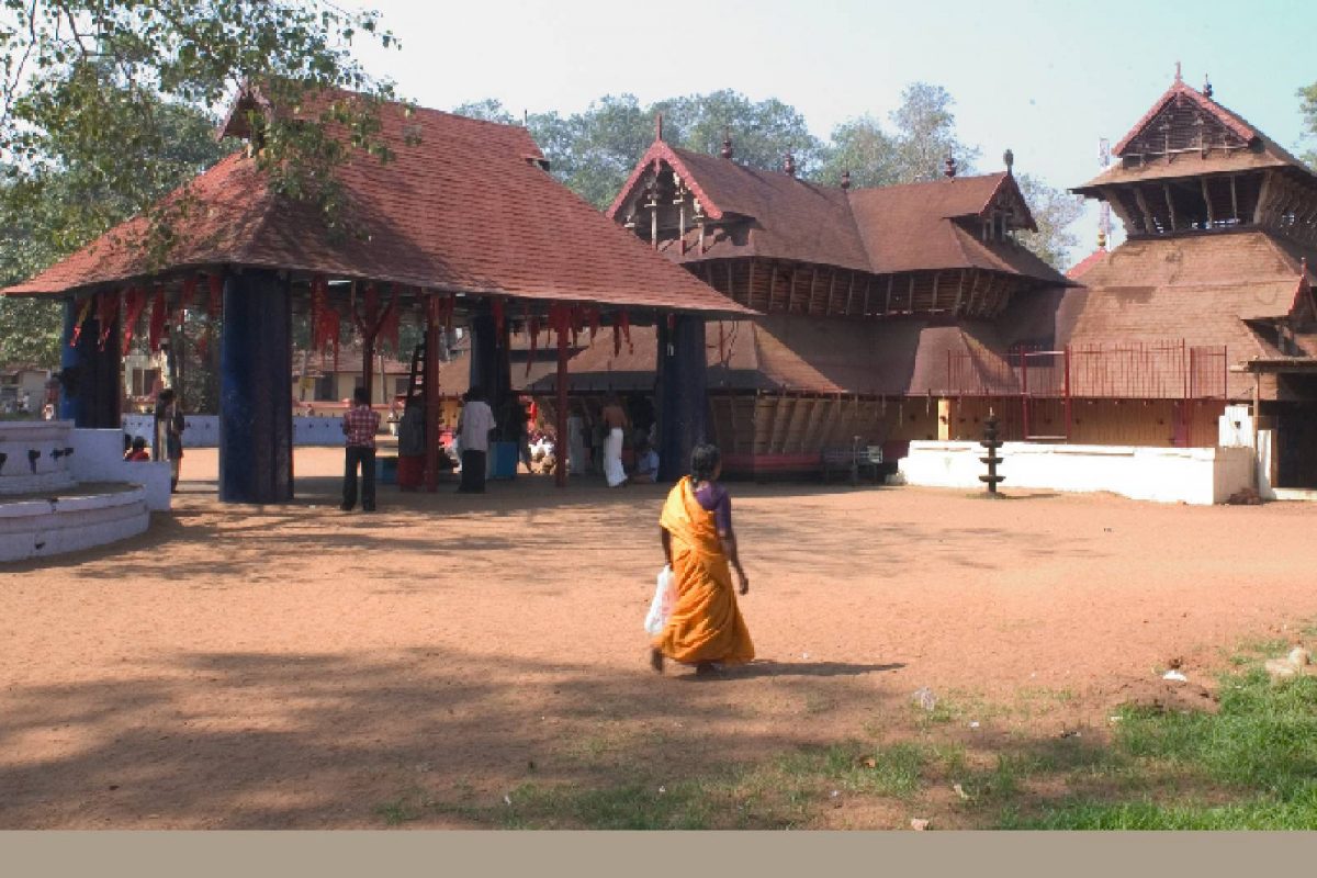 കൊടുങ്ങല്ലൂർ ഭഗവതി ക്ഷേത്രത്തിൽ വിദ്യാർത്ഥികൾക്കായി വിദ്യാഗോപാല മന്ത്രാര്‍ച്ചന ; ഒപ്പം ലഹരിമുക്ത ക്യാംപെയ്‌നും