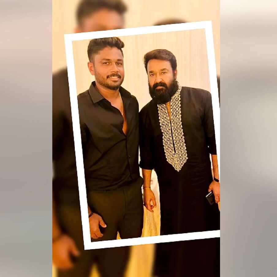  കറുത്ത മാസ്കും ഷർട്ടും ധരിക്കുന്നതിലെ വിലക്ക് വിവാദമായെങ്കിലും, മലയാളി സെലിബ്രിറ്റികൾ ട്രെൻഡിന്റെ പാതെയാണ് എന്ന് തോന്നുന്നു. മലയാളത്തിന്റെ സൂപ്പർ താരം മോഹൻലാൽ, കുഞ്ഞിക്ക എന്ന ഓമനപ്പേരുള്ള ദുൽഖർ സൽമാൻ, ക്രിക്കറ്റ് താരം സഞ്ജു സാംസൺ എന്നിവർ ഇന്നേദിവസം സോഷ്യൽ മീഡിയയിൽ എത്തിയത് കറുപ്പണിഞ്ഞു കൊണ്ടാണ്