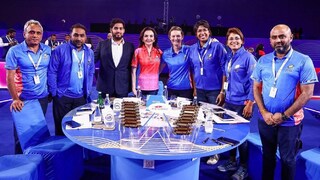 മുംബൈ ഇന്ത്യൻസ് ഉടമ നിത എം. അംബാനിയും കൂട്ടരും