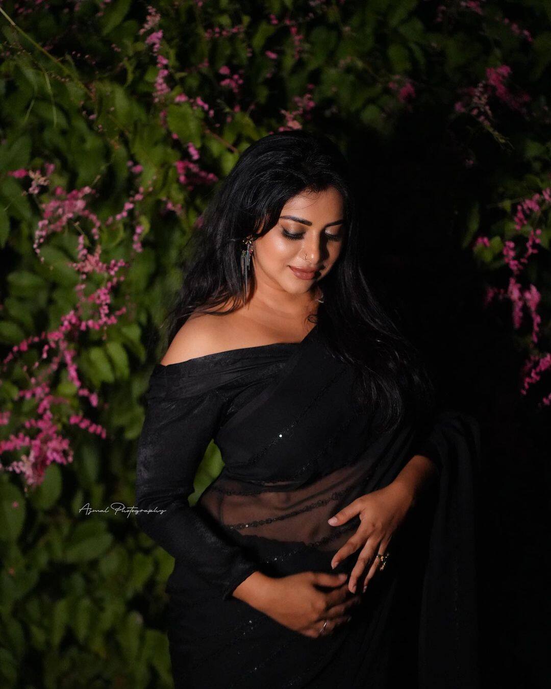 കറുപ്പിൽ 'ലിച്ചി' ഇത്ര സുന്ദരിയോ? നടി അന്ന രാജന്റെ ചിത്രങ്ങൾ വൈറല് ...