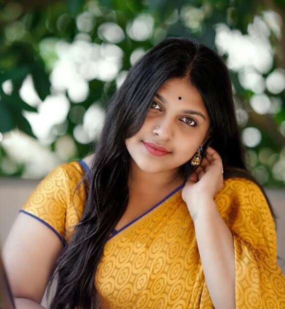  ആര്യയുടെ പോസ്റ്റിന് താഴെ അമ്മയ്ക്കും മകള്‍ക്കും ആശംസ അറിയിച്ച്  സെലിബ്രിറ്റികളടക്കം നിരവധി പേരെത്തി. ഇന്ന് കണ്ട ഏറ്റവും മനോഹരമായ പോസ്റ്റ് ഇതാണെന്നും രണ്ട് പേര്‍ക്കും എല്ലാവിധ അനുഗ്രഹങ്ങളും നേരുന്നുവെന്നും ആരാധകര്‍ പ്രതികരിച്ചു.