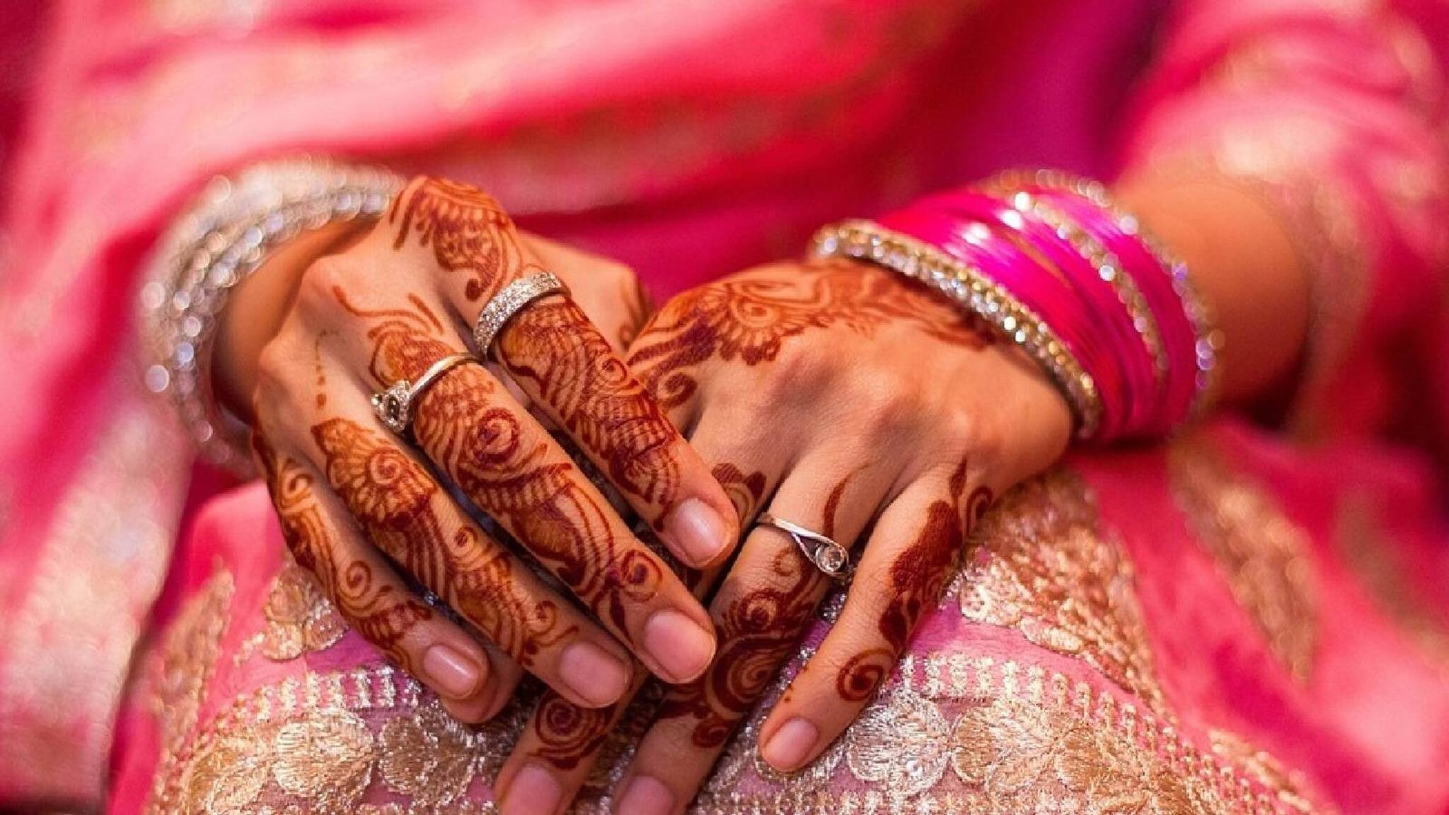 വിവാഹബന്ധം വേർപെടുത്തി തിരികെയെത്തിയ മകൾക്ക് വൻ വരവേൽപ്പുമായി അച്ഛൻ