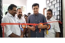 വികസനത്തിന് സര്‍ക്കാരിനെയും മന്ത്രി സജി ചെറിയാനെയും വാനോളം പ്രശംസിച്ച് കൊടിക്കുന്നില്‍ സുരേഷ് എം.പി