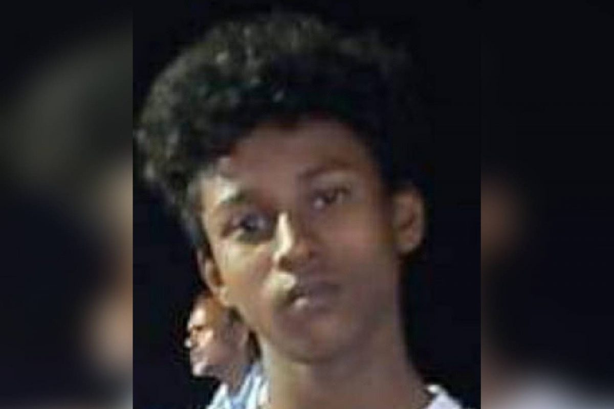 കൂട്ടുകാരോടൊപ്പം ഫുട്ബോള്‍ കളിക്കുന്നതിനിടെ കടലിൽ വീണ പന്തെടുക്കാൻ പോയി കുട്ടി തിരയിൽപ്പെട്ടു മരിച്ചു