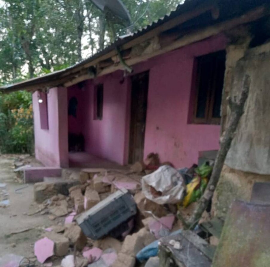  വെറ്റിനറി സര്‍ജന്‍ അരുണ്‍ സഖറിയാ നേരിട്ടെത്തി പഠനം നടത്തുകയും അരികൊമ്പനെ പിടികൂടുന്നതടക്കമുള്ള ശുപാര്‍ശ നല്‍കുകയും ചെയ്തു. ഇതോടെയാണ് സിസിഎഫ്, ചീഫ് വൈല്‍ഡ് ലൈഫ് വാര്‍ഡന് റിപ്പോര്‍ട്ട് സമര്‍പ്പിയ്ക്കുകയായിരുന്നു.