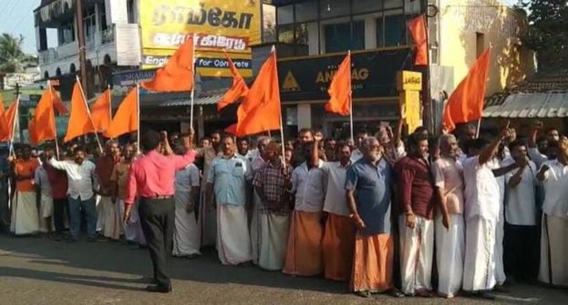  കന്യാകുമാരി ജില്ലയിലെ പ്രസിദ്ധിയാർജിച്ച മണ്ടയ്ക്കാട് ദേവീ ക്ഷേത്രത്തിൽ വർഷം തോറും മാശി കൊട ഉത്സവത്തിന്റെ ഭാഗമായി 86 വർഷമായി നടക്കുന്ന ഹൈന്ദവ സേവാ സംഘത്തിന്റെ മതസമ്മേളനത്തിനെ തമിഴ്നാട് സർക്കാർ നിരോധനം ഏർപ്പെടുത്തിയതിന്റെ ഭാഗമായിട്ടാണ് ഹിന്ദു സംഘടനകൾ റോഡ് ഉപരോധിച്ചത്.