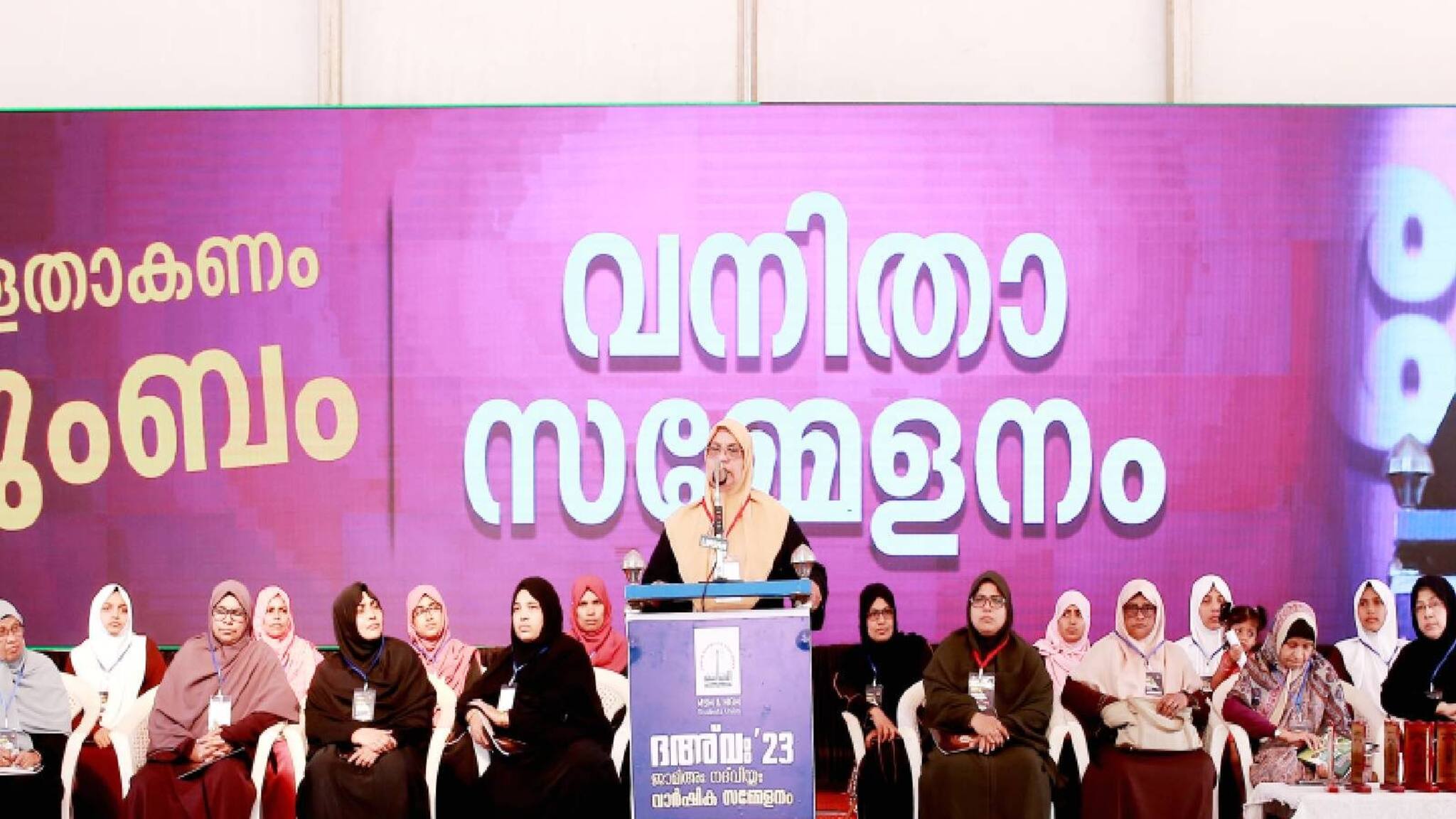 'സ്ത്രീകളെ പൊതുരംഗത്ത് നിന്നും തടയുന്ന താലിബാന്‍ ശൈലി കേരളത്തില്‍ കൊണ്ടുവരാനുള്ള ശ്രമം കരുതലോടെ കാണണം'; കെഎന്‍എം വനിതാ വിഭാഗം