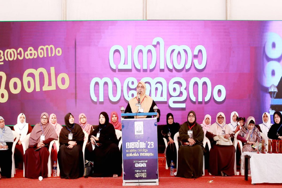 'സ്ത്രീകളെ പൊതുരംഗത്ത് നിന്നും തടയുന്ന താലിബാന്‍ ശൈലി കേരളത്തില്‍ കൊണ്ടുവരാനുള്ള ശ്രമം കരുതലോടെ കാണണം'; കെഎന്‍എം