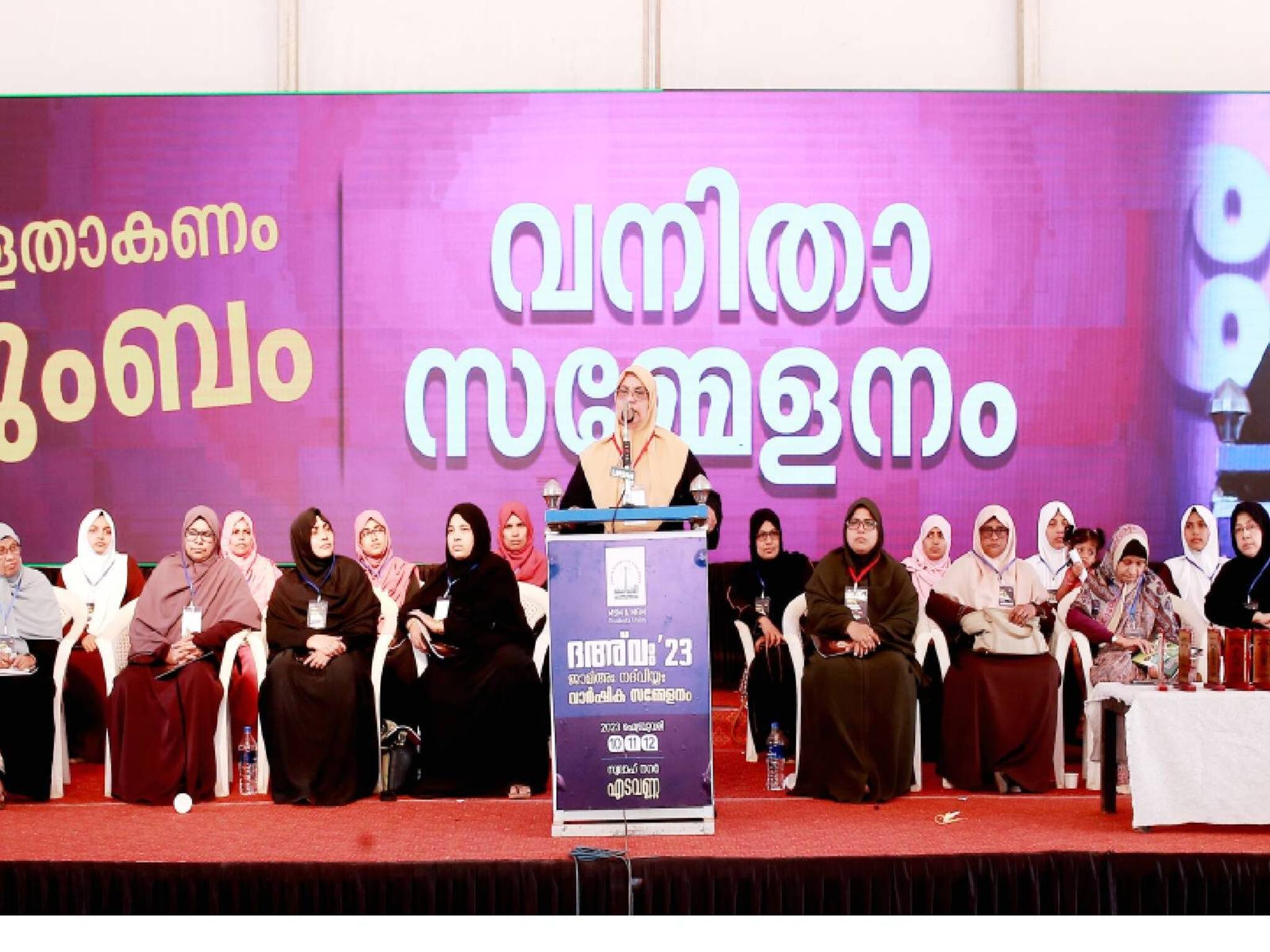 'സ്ത്രീകളെ പൊതുരംഗത്ത് നിന്നും തടയുന്ന താലിബാന്‍ ശൈലി കേരളത്തില്‍ കൊണ്ടുവരാനുള്ള ശ്രമം കരുതലോടെ കാണണം'; കെഎന്‍എം വനിതാ വിഭാഗം
