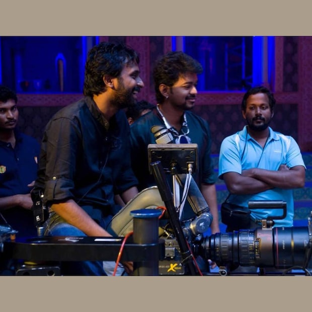  വിജയ്‌യുടെയും ലോകേഷിന്റെയും ലിയോയെ സംബന്ധിച്ചിടത്തോളം, ആരാധകർക്കിടയിൽ വലിയ പ്രതീക്ഷയാണ് ഉള്ളത്. സഞ്ജയ് ദത്ത് കോളിവുഡിൽ അരങ്ങേറ്റം കുറിക്കുന്ന ഈ ചിത്രത്തിൽ അദ്ദേഹം വില്ലൻവേഷം കൈകാര്യം ചെയ്യും