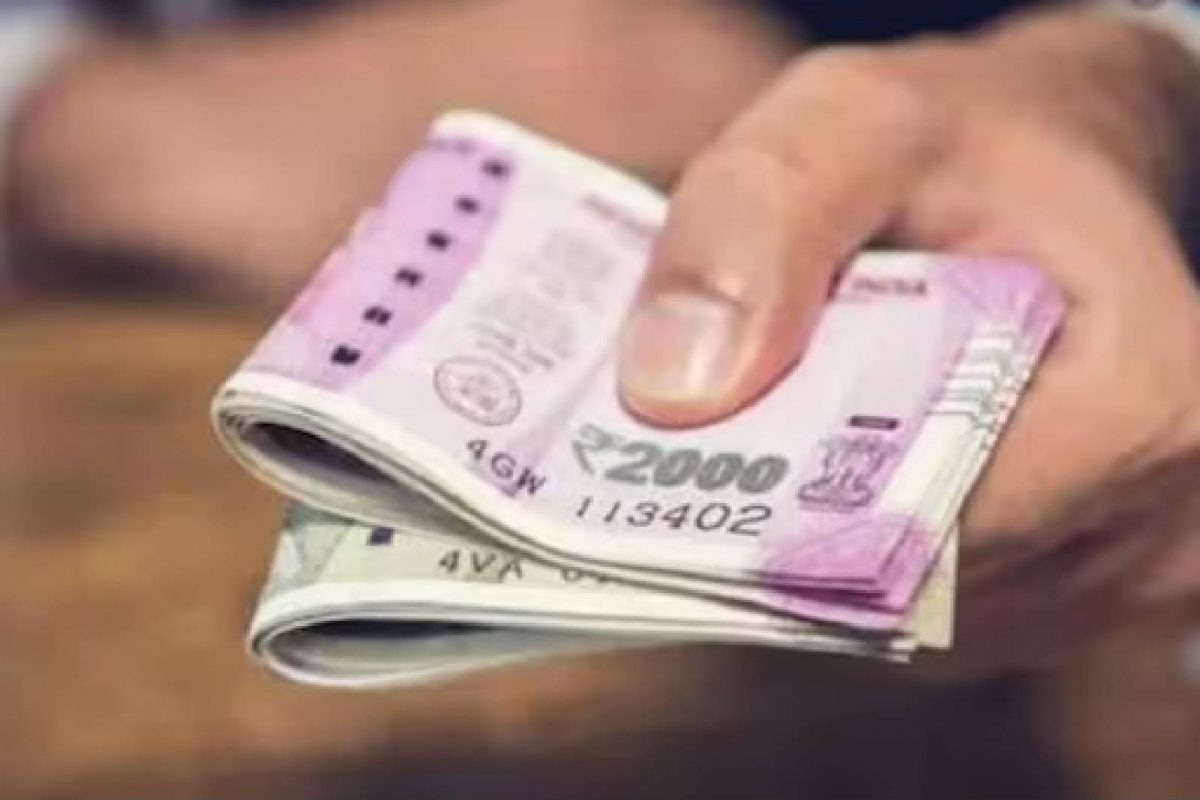 2,000 രൂ​പ പി​ൻ​വ​ലി​ക്കൽ; ഒരാഴ്ചയ്ക്കിടെ എസ്ബിഐയില്‍ എത്തിയത് 17,000 കോടിയുടെ നോട്ടുകള്‍