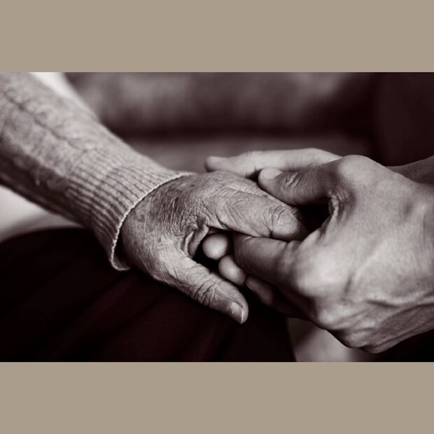  ദമ്പതികൾ തമ്മിലെ വിവാഹമോചനം (Divorce) ഒരു പുതിയ കാര്യമല്ലാതായിരിക്കുന്നു. പക്ഷെ ഇപ്പോൾ പുറത്തു വരുന്ന ഒരു വിവാഹമോചന വാർത്ത ഏവരെയും അമ്പരപ്പിച്ചിരിക്കുകയാണ്. ഇവിടെ ഡിവോഴ്സ് നേടാനായി കോടതിയെ സമീപിച്ചത് 75 വയസ്സുള്ള ഭർത്താവാണ്. ഭാര്യയ്ക്ക് പ്രായം 70 വയസ്സ്. നീണ്ട 35 വർഷത്തെ ദാമ്പത്യ ബന്ധത്തിനൊടുവിലാണ് വേർപിരിയലിനെക്കുറിച്ച് ഇദ്ദേഹം ചിന്തിച്ചത്